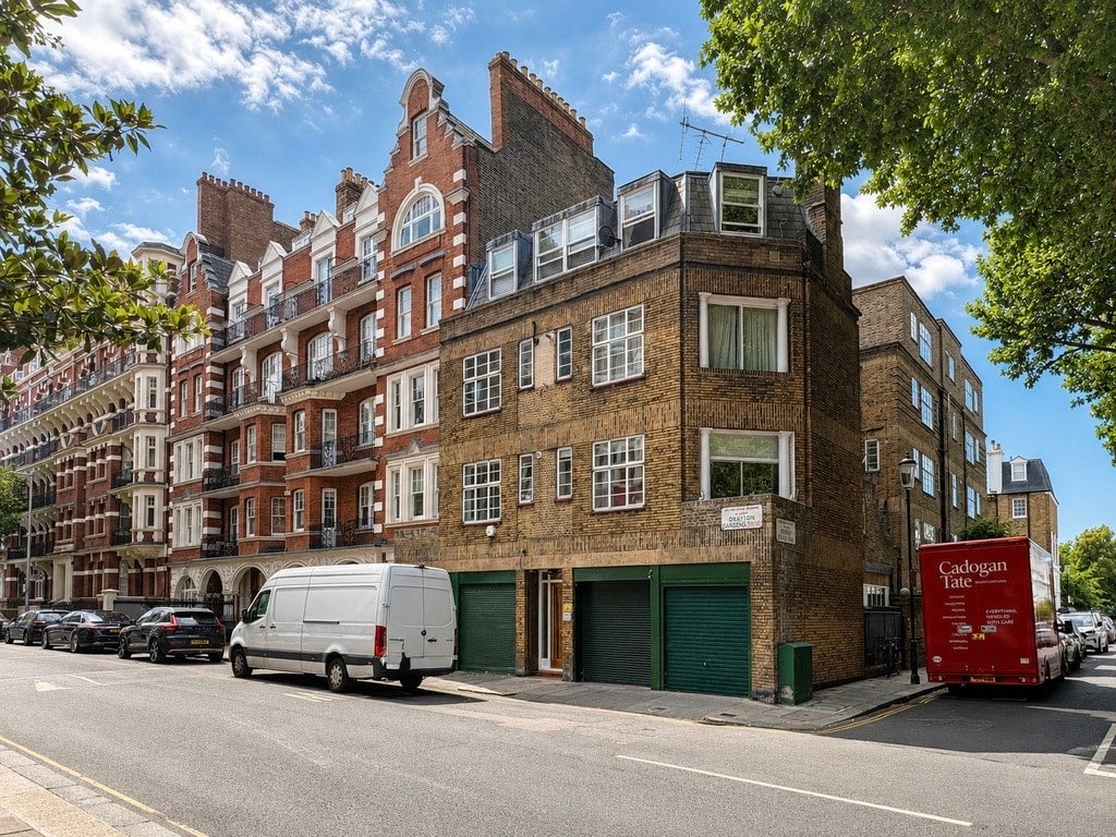 Flat Drayton Gardens in Greater London