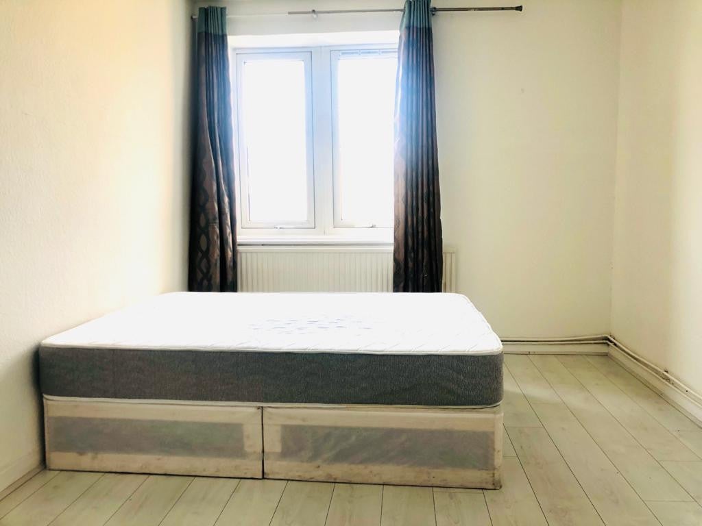 Room Middleton Street in Greater London