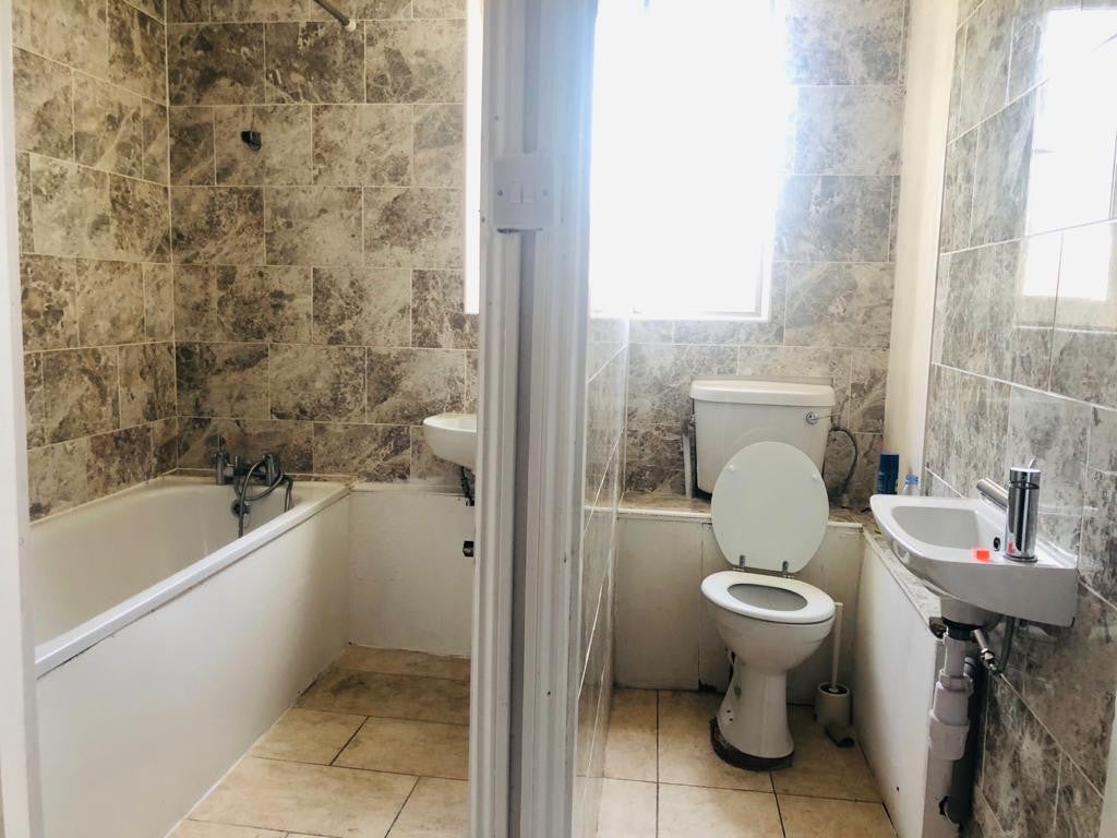 Room Middleton Street in Greater London