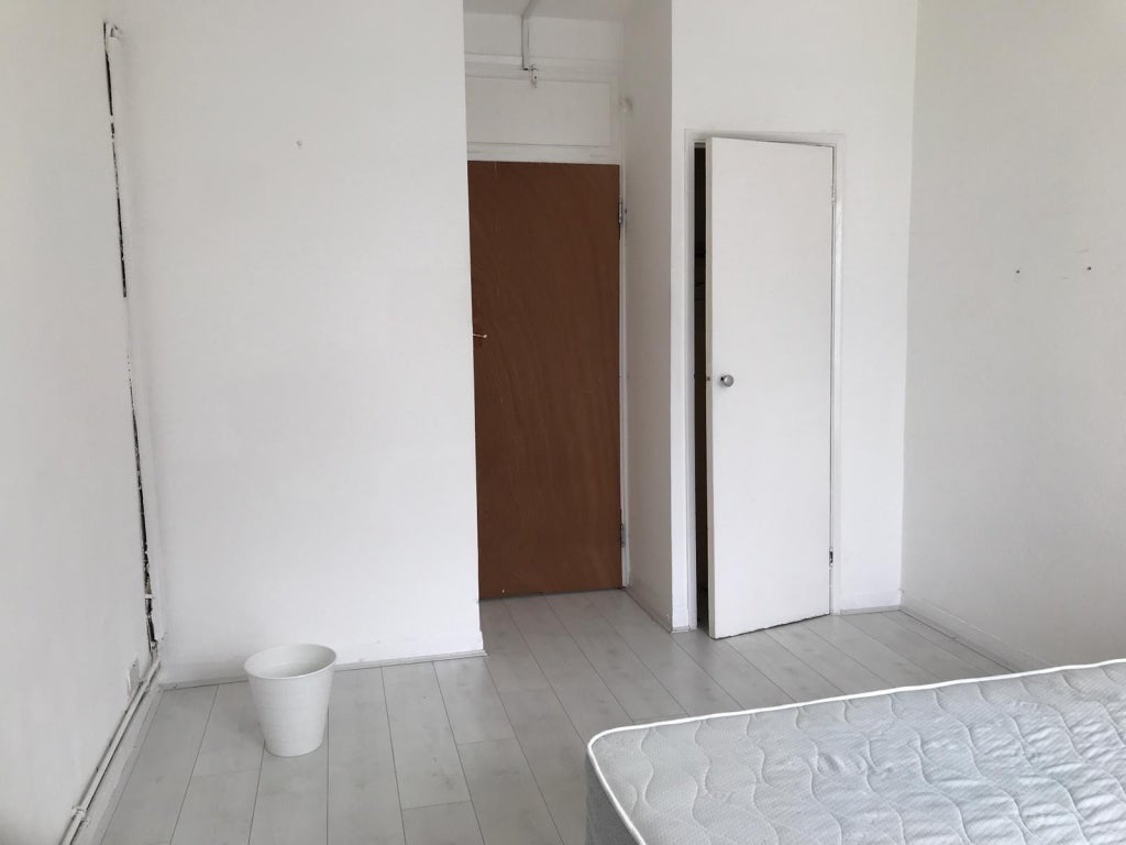 Room Middleton Street in Greater London