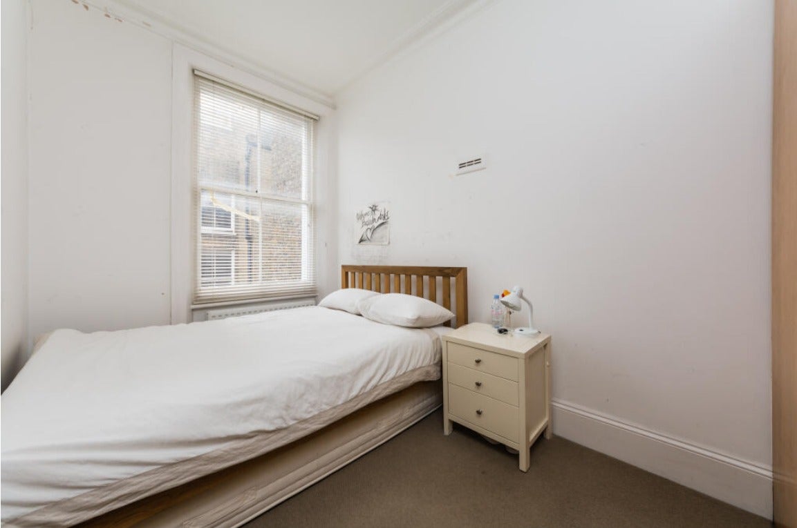 Flat Castletown Road in Greater London