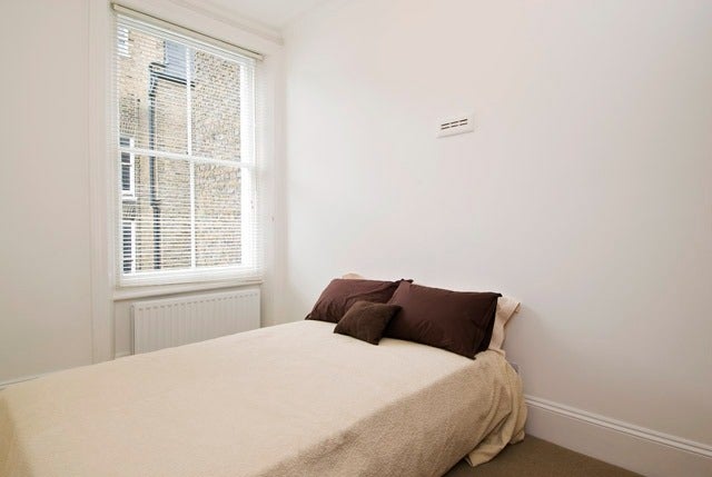 Flat Castletown Road in Greater London