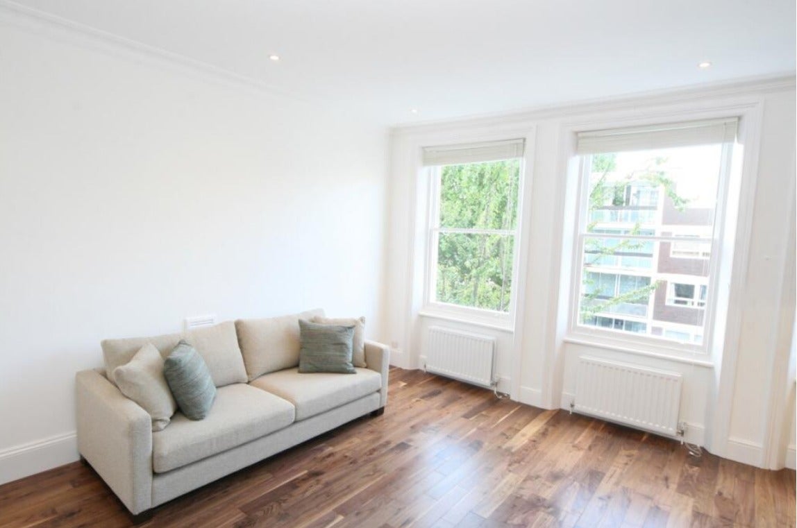 Flat Castletown Road in Greater London