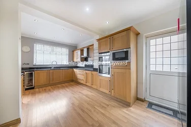 House Fairoak Drive in London