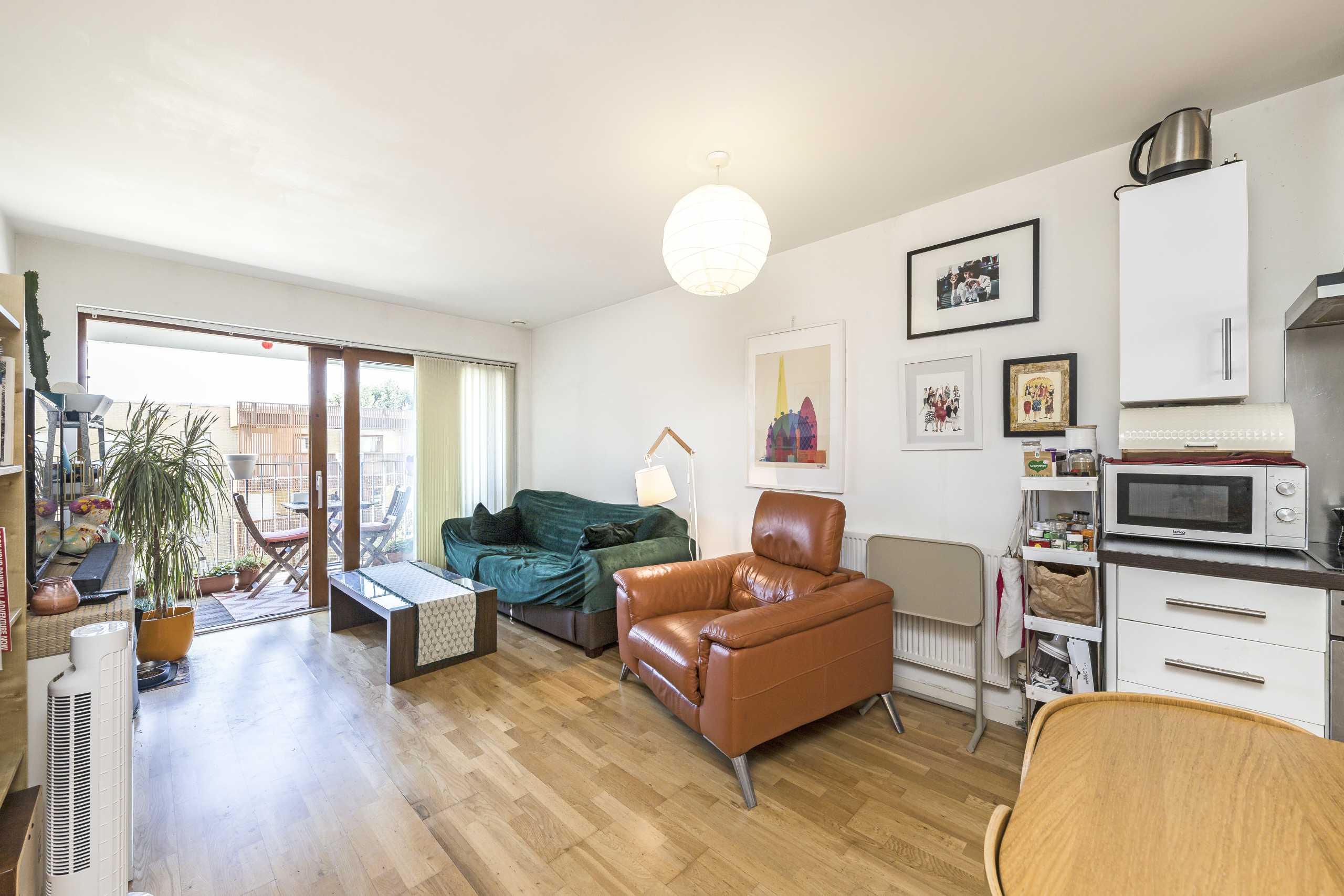 Flat Spa Road in Greater London