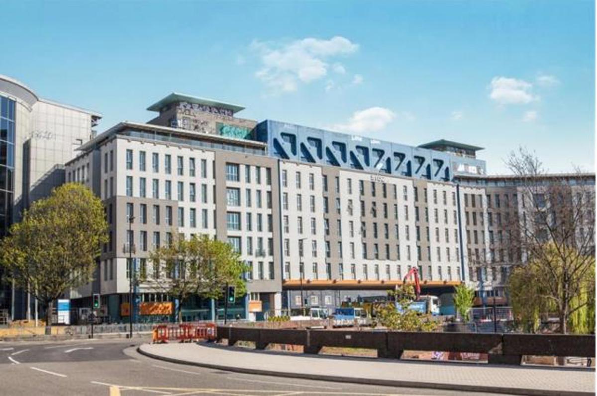 Flat St James' Barton in Bristol