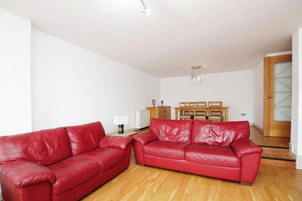Flat St James' Barton in Bristol