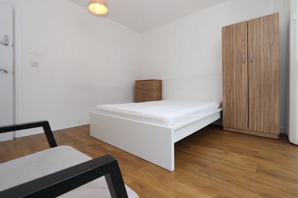 Room Globe Road in Greater London