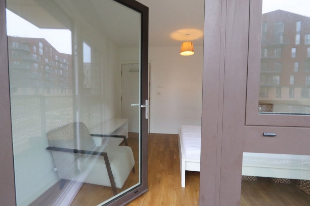Room Globe Road in Greater London