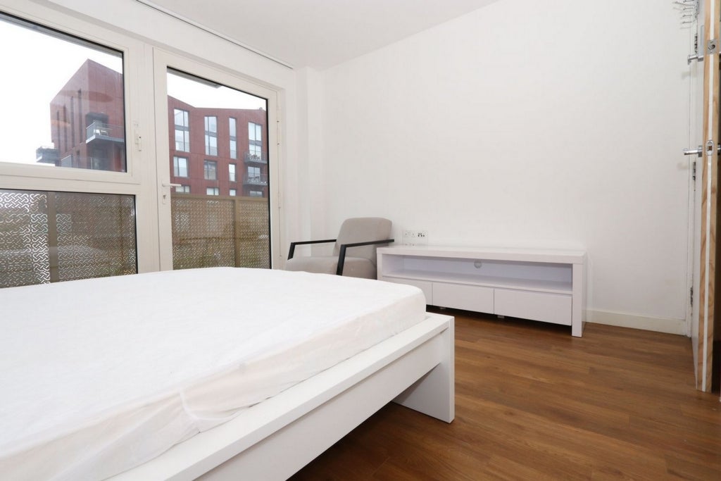Room Globe Road in Greater London