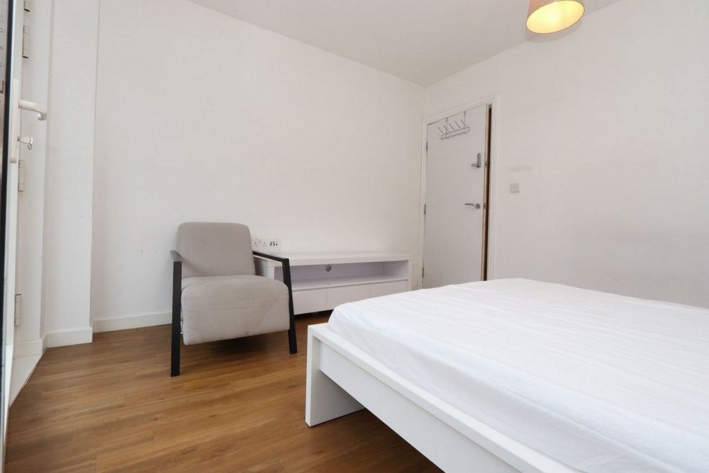 Room Globe Road in Greater London