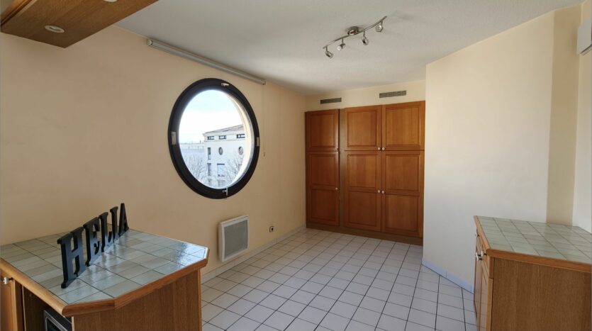 Flat Rue Max Raphel in Nîmes
