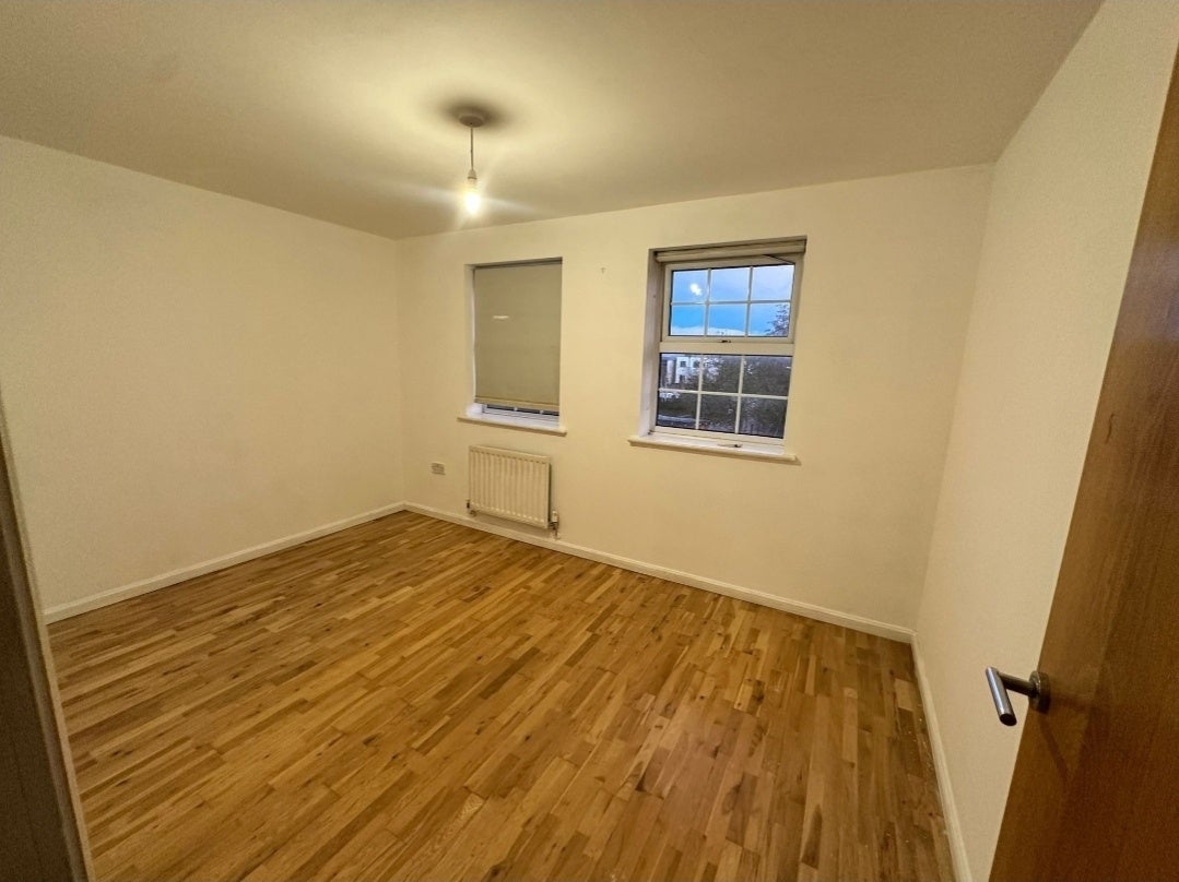Room Harper Close in Grays