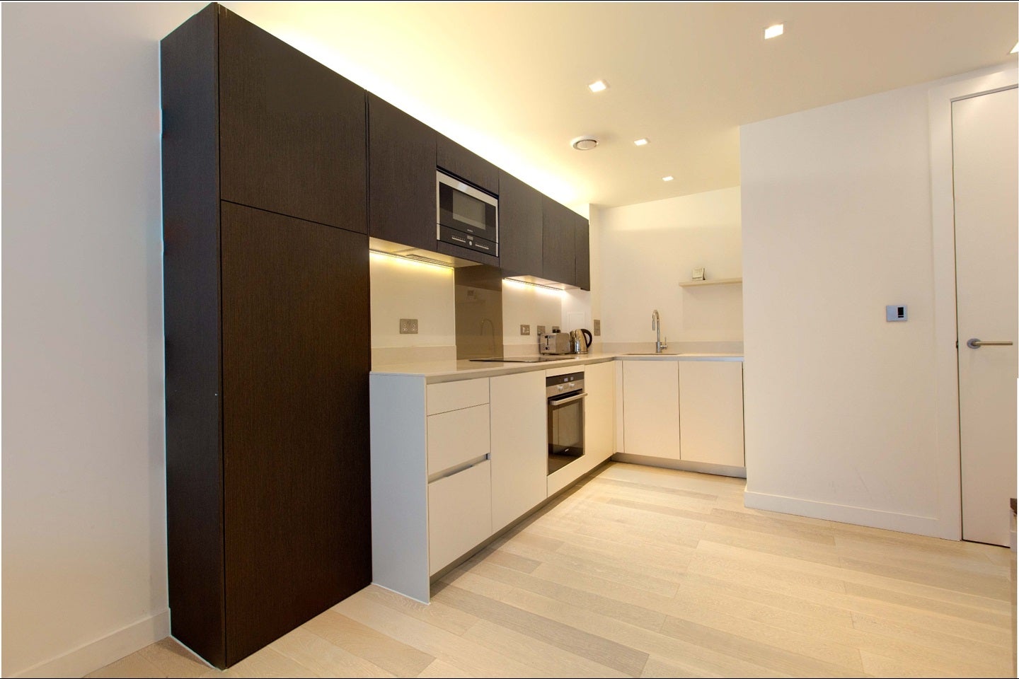 Flat Wenlock Road in Greater London