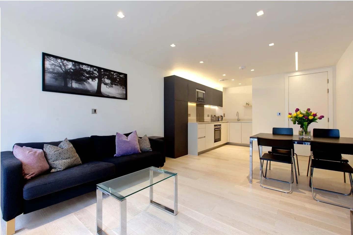 Flat Wenlock Road in Greater London