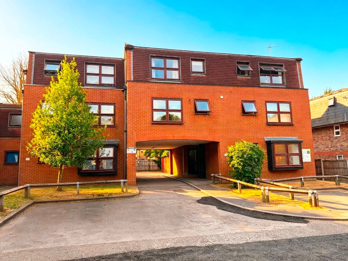 Flat Swallow Court in Brentwood