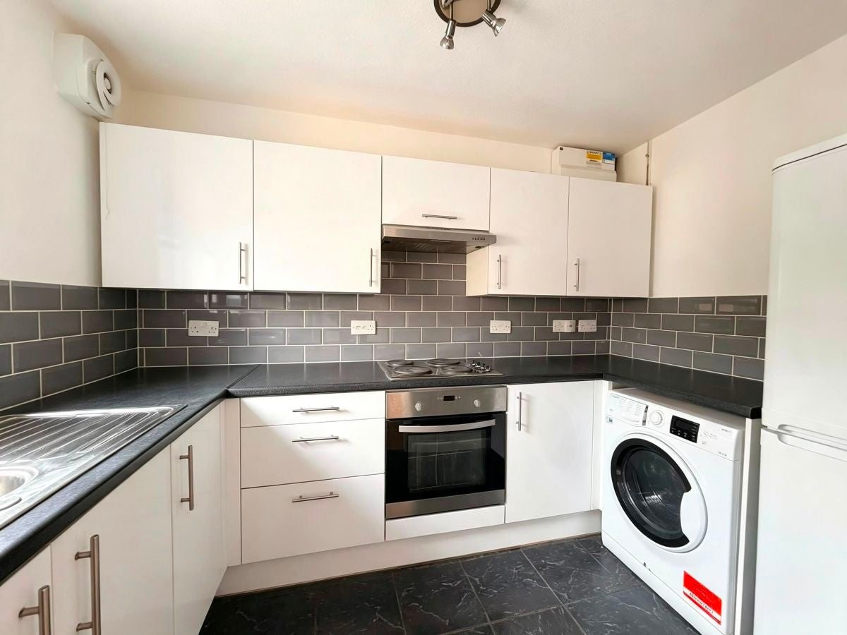 Flat Swallow Court in Brentwood