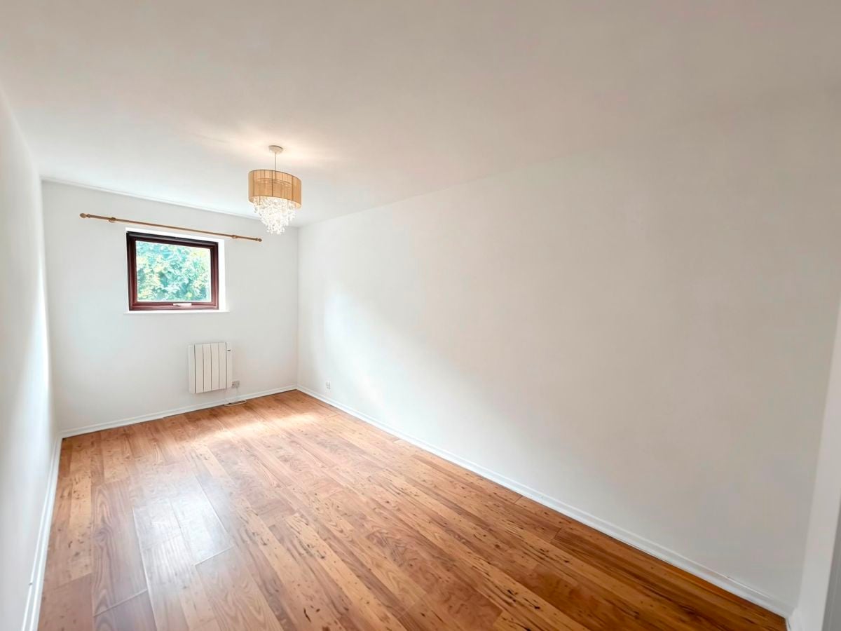 Flat Swallow Court in Brentwood