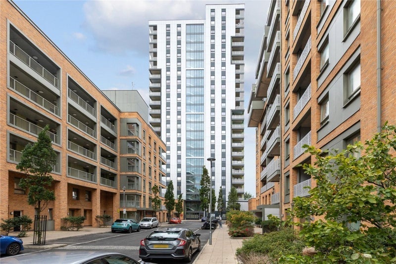 Flat Cannon Road in Greater London