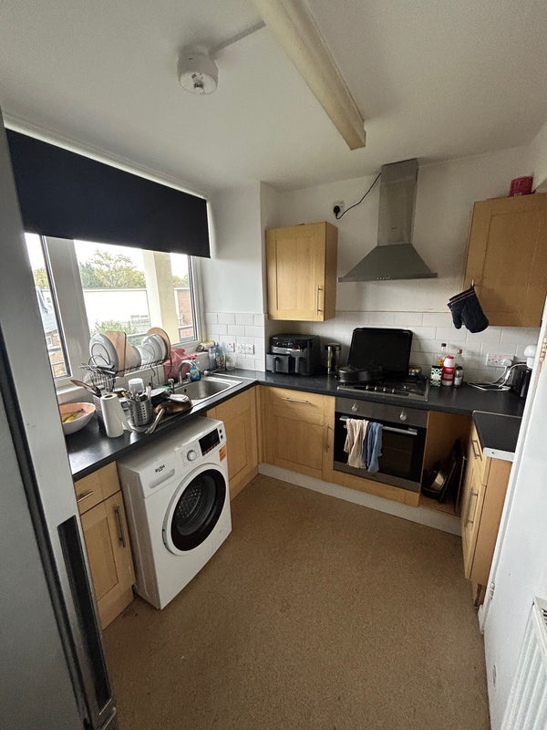 Flat Clarence Crescent in Greater London