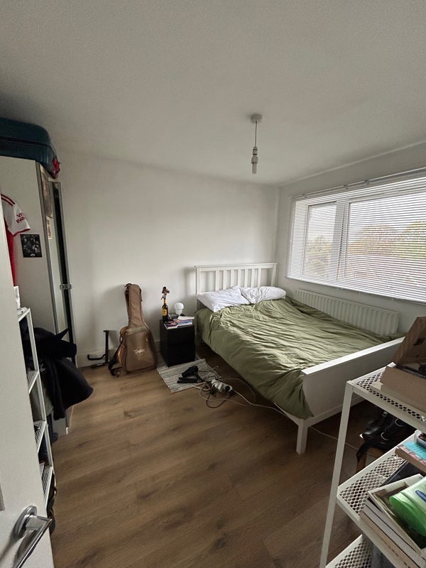 Flat Clarence Crescent in Greater London