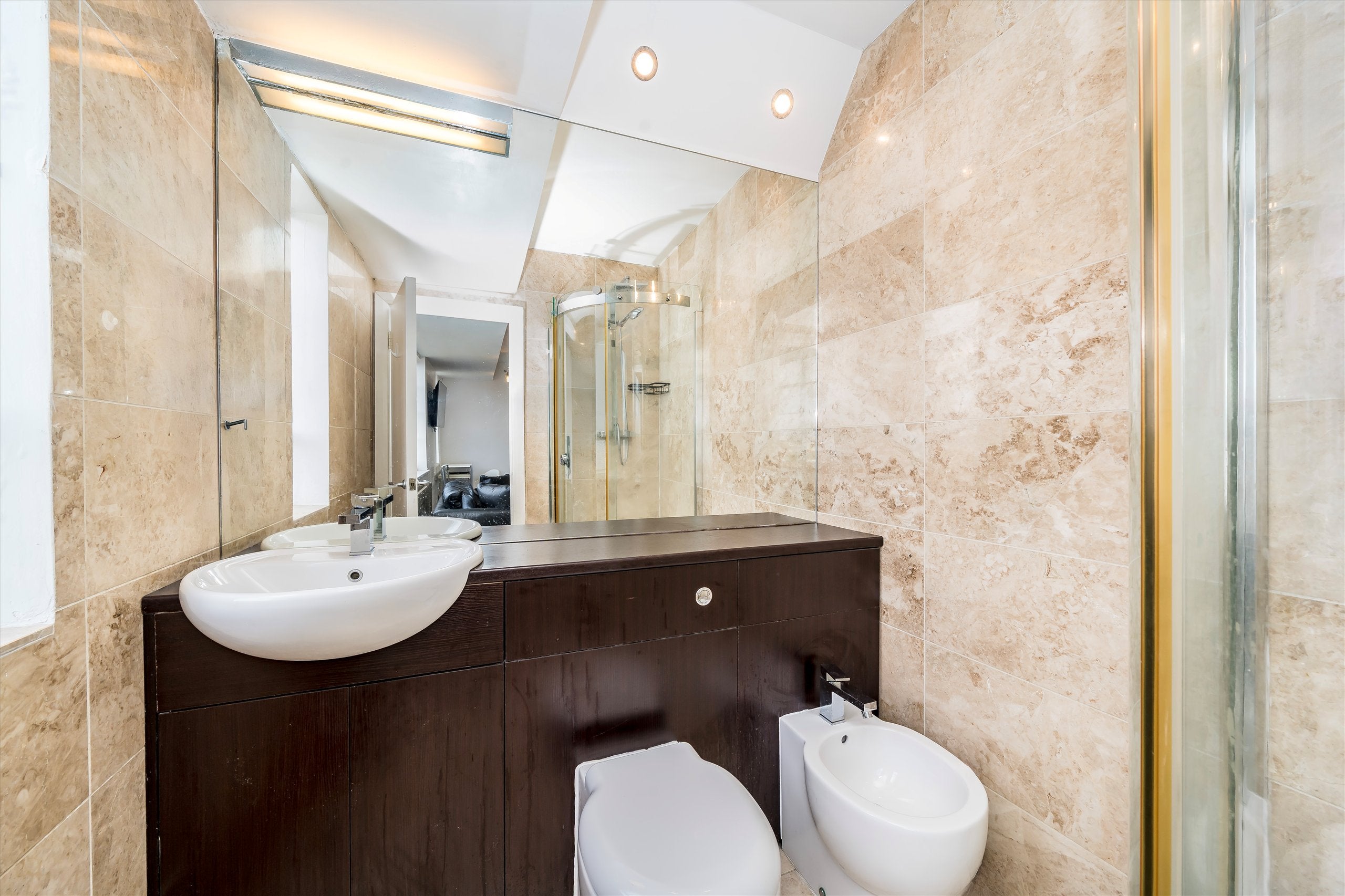Flat Sloane Avenue in Greater London