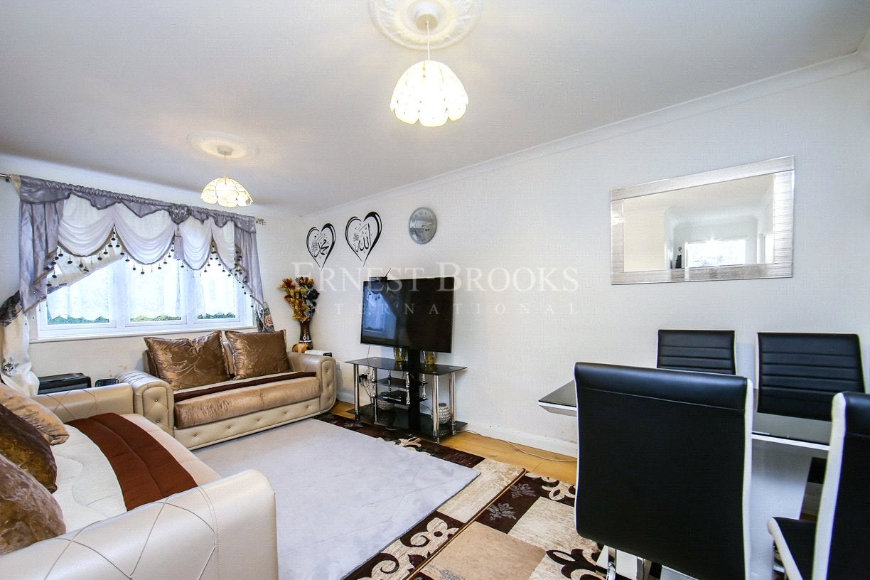 Flat Jack Clow Road in Greater London