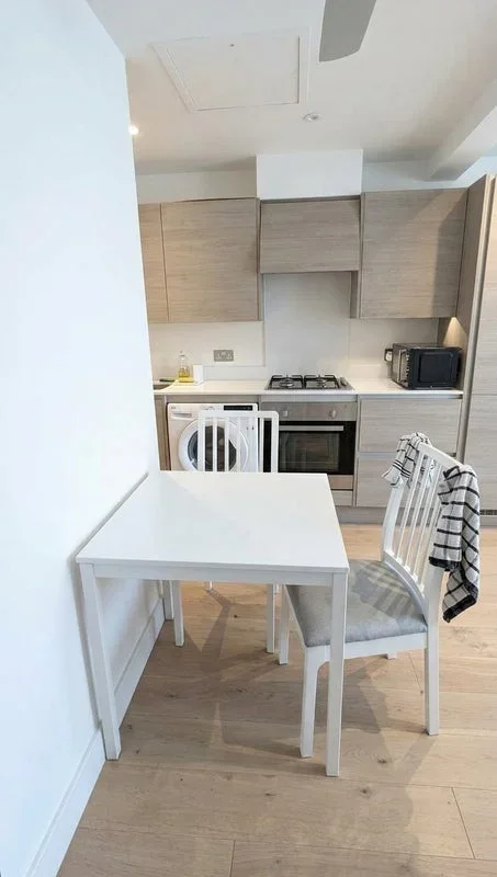 Flat Cope Street in Greater London