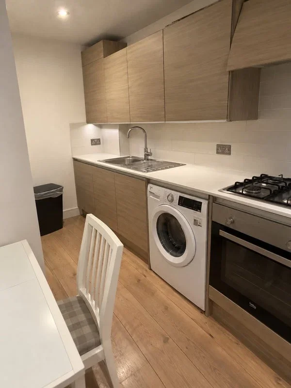 Flat Cope Street in Greater London