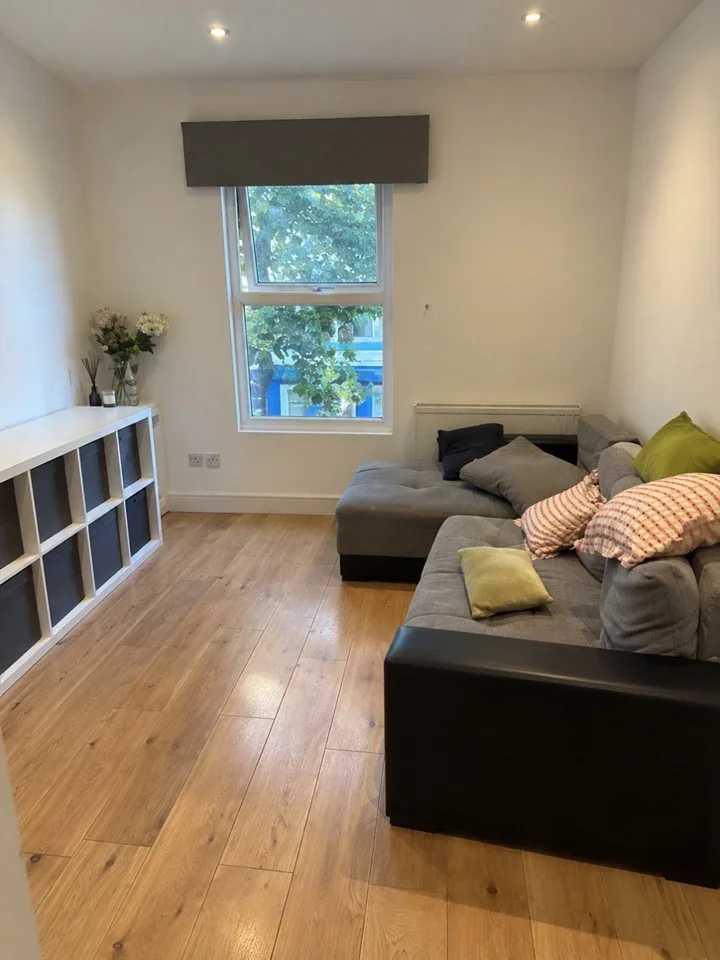 Flat Cope Street in Greater London