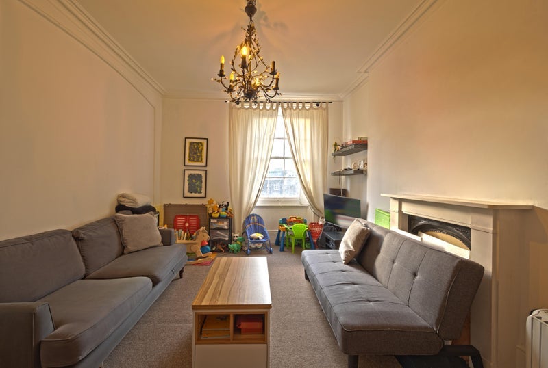Flat Clapham High Street in Greater London