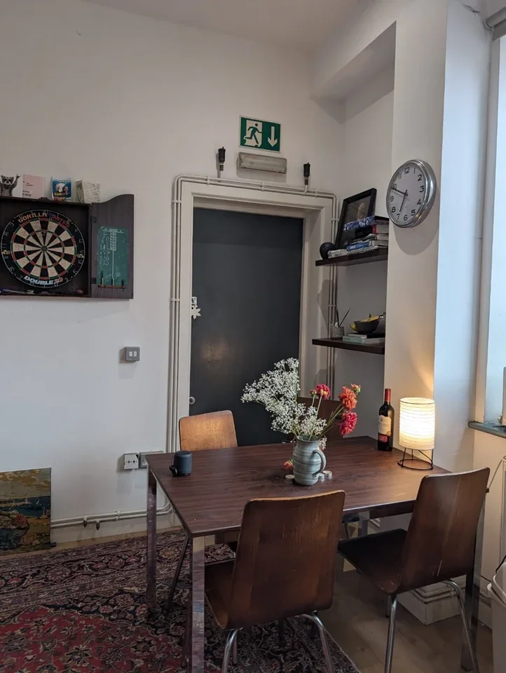 Room Benwell Road in Greater London