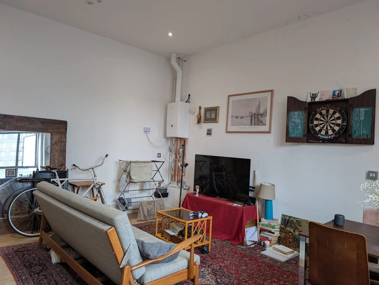 Room Benwell Road in Greater London