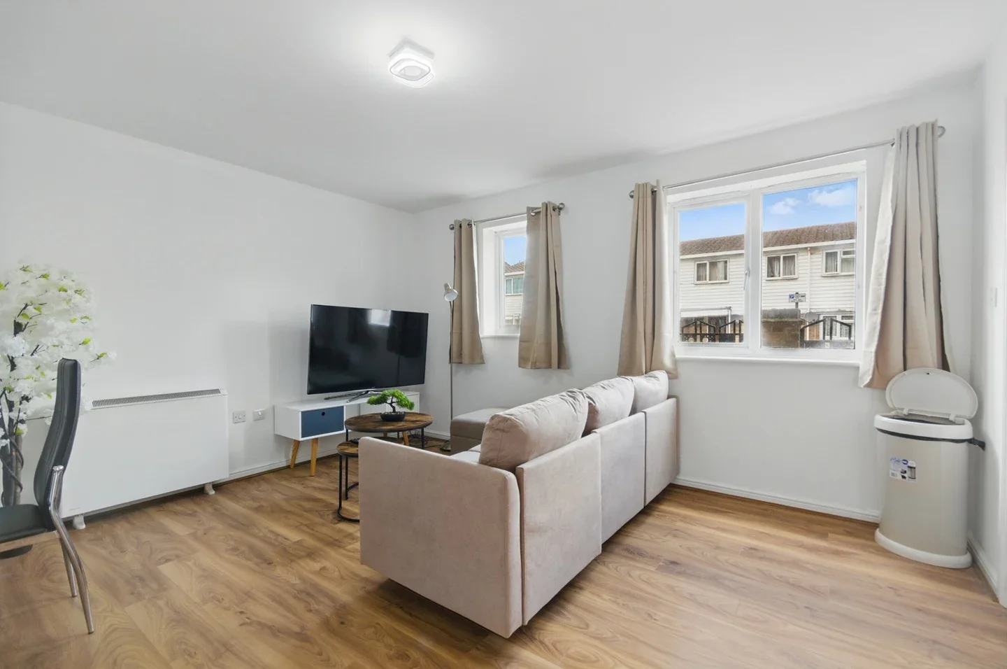 Flat Garvary Road in Greater London