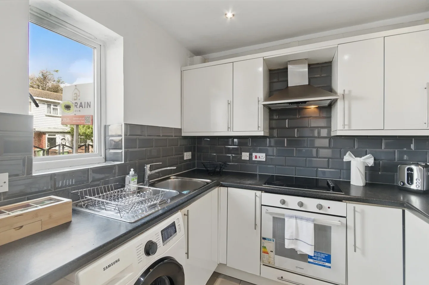 Flat Garvary Road in Greater London
