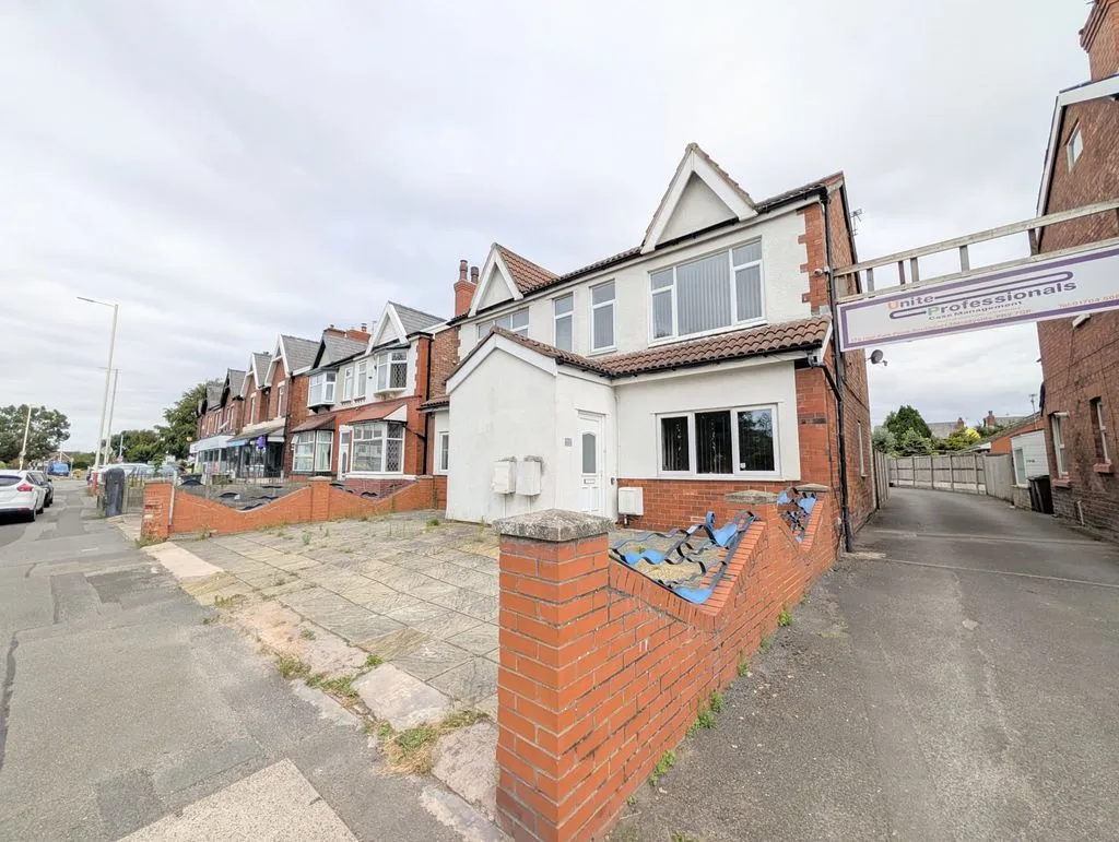 Flat High Park Place in Southport
