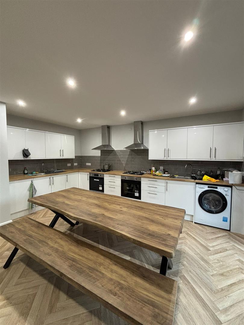 Flat Charter Avenue in Coventry