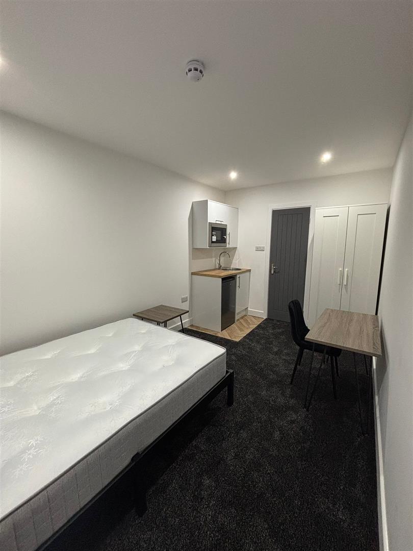 Flat Charter Avenue in Coventry