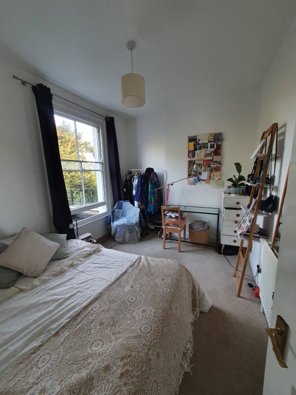 Flat Moray Road in Greater London