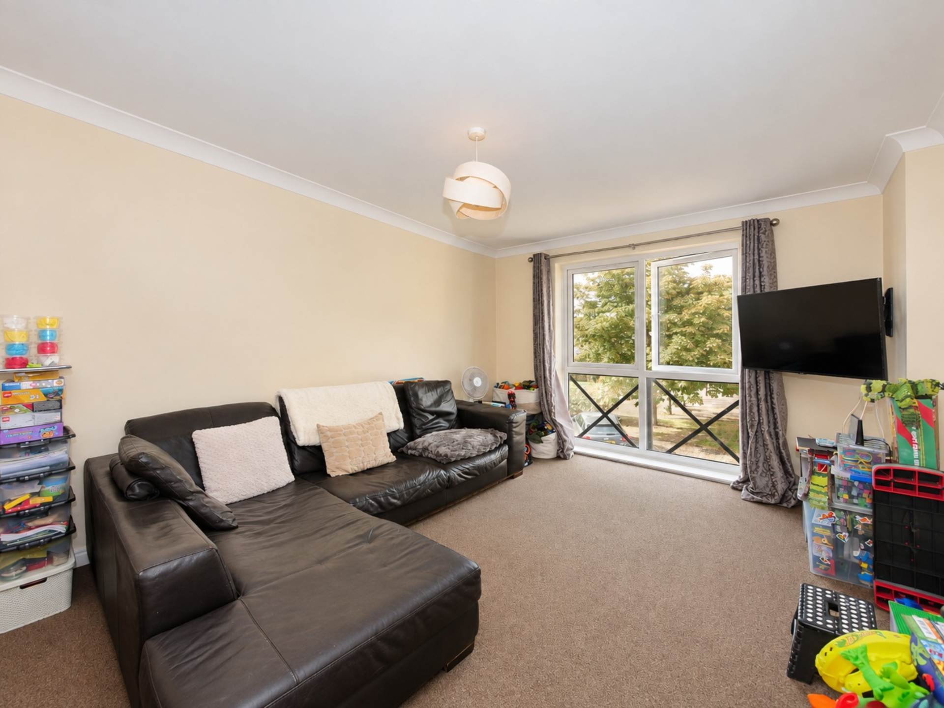 Flat Jovian Way in Ipswich