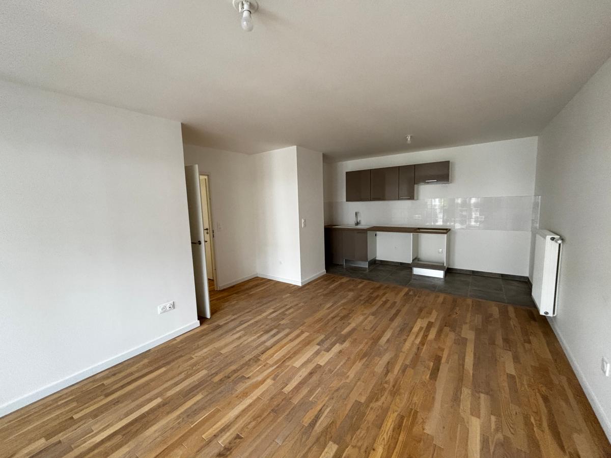 Flat Rue Salomon de Rothschild in Suresnes
