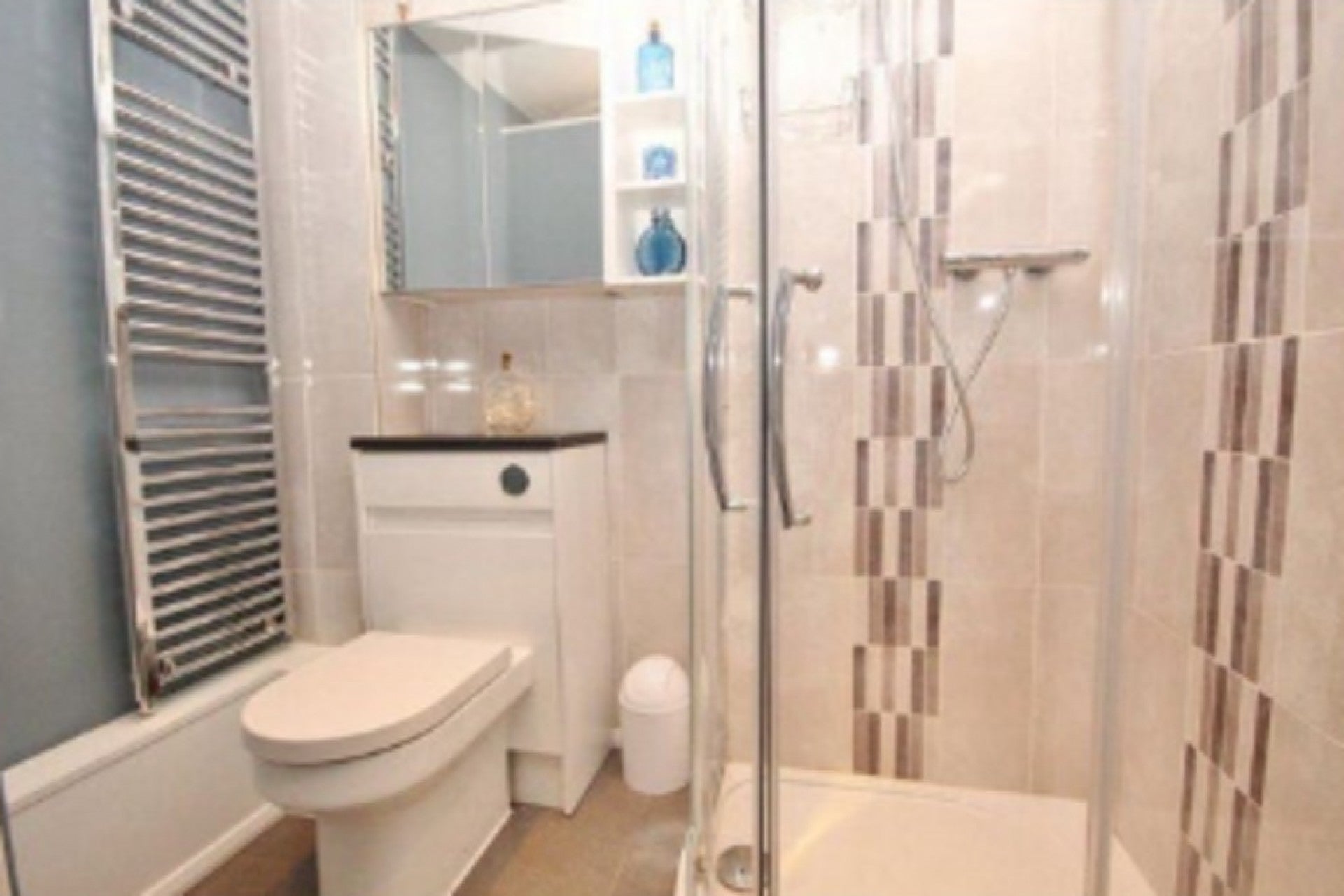 Room Alexandra Road in Borough of Runnymede