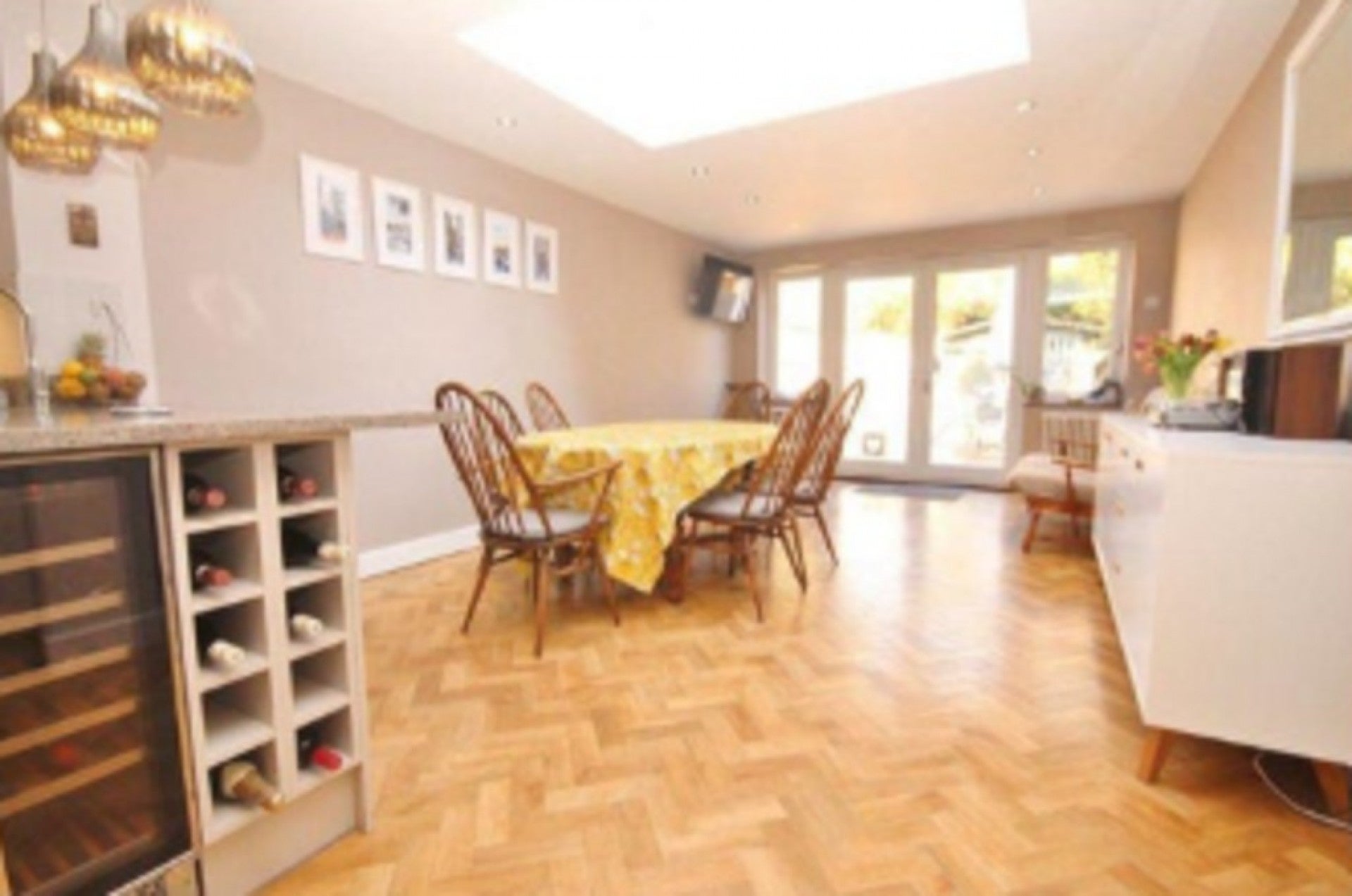 Room Alexandra Road in Borough of Runnymede