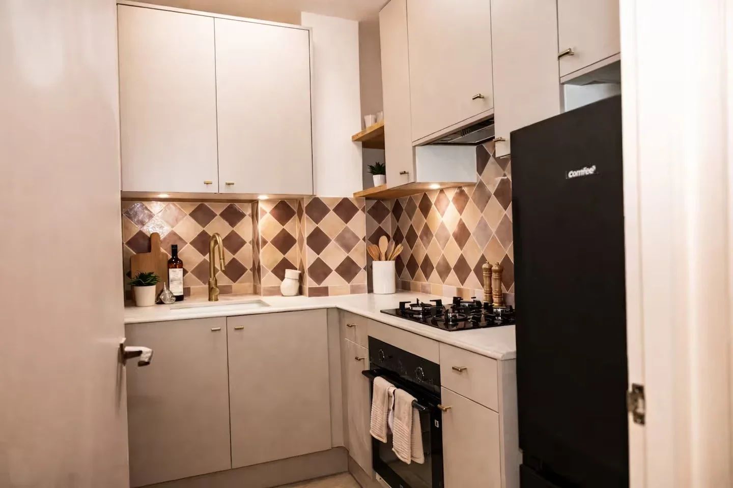 Flat Chesterton Road in Greater London