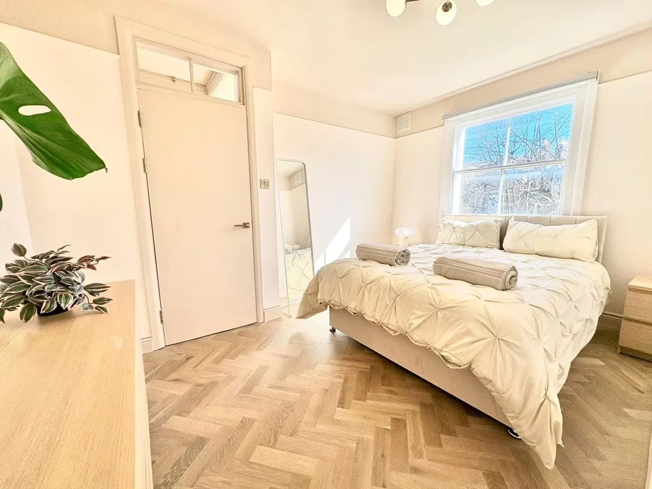 Flat Chesterton Road in Greater London