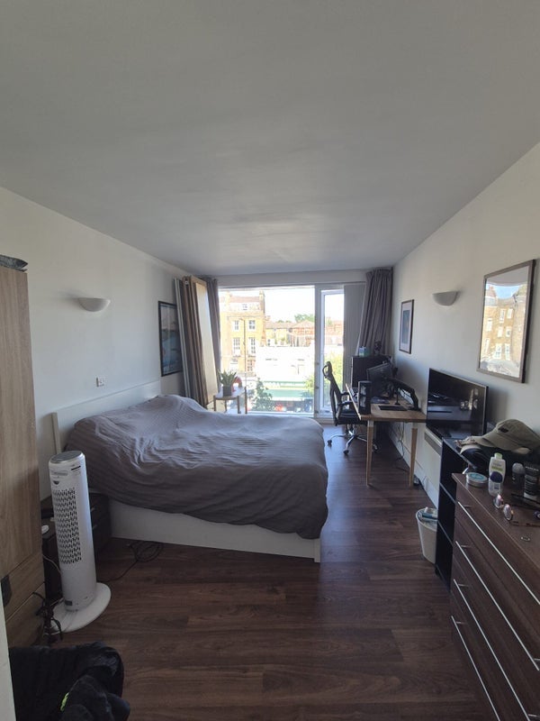 Room Hacon Square in Greater London