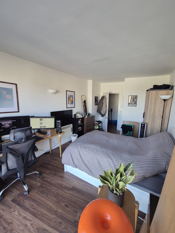 Room Hacon Square in Greater London