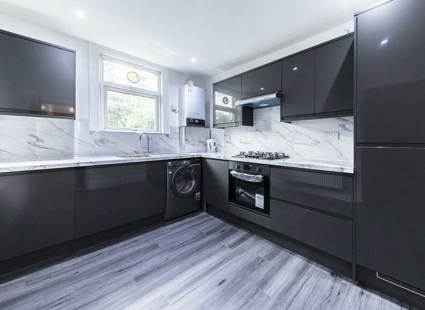 Flat Norroy Road in Greater London