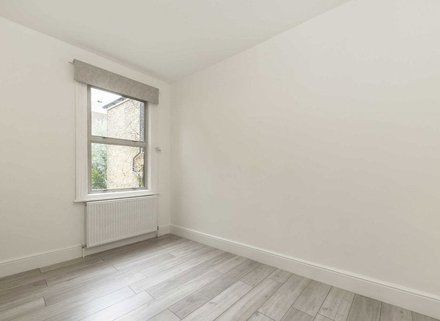 Flat Norroy Road in Greater London