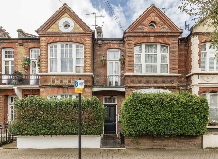 Flat Norroy Road in Greater London